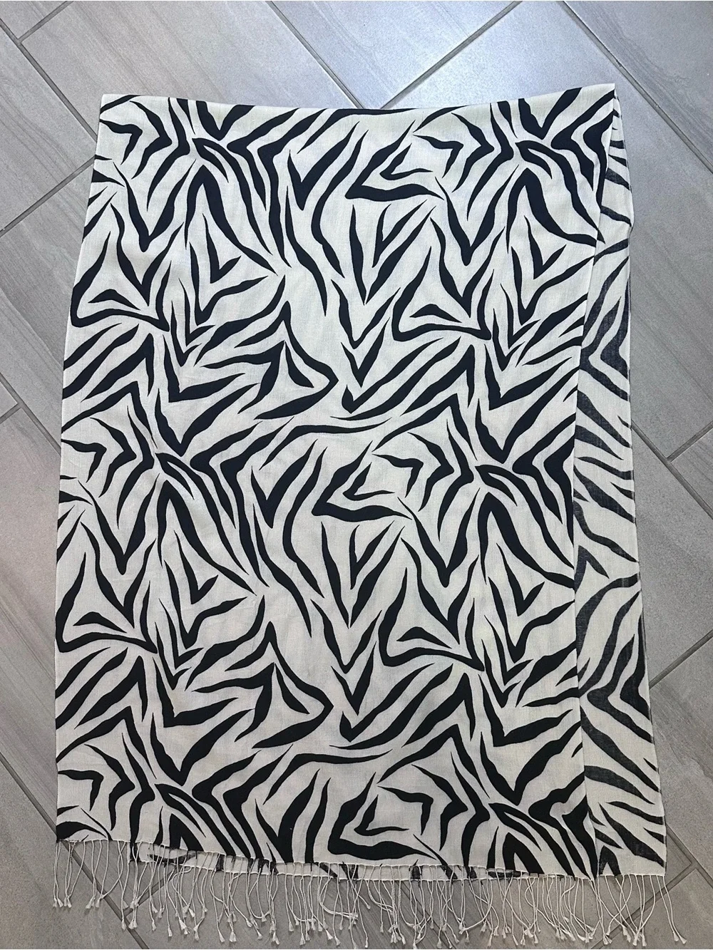 Tolani silk/pashmina Abstract Zebra Print Scarf Wrap Shawl Black Ivory Fringe